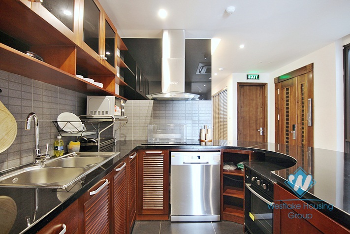 A 4 bedroom apartment with stunning lake view on Xuan dieu, Tay ho, Ha noi